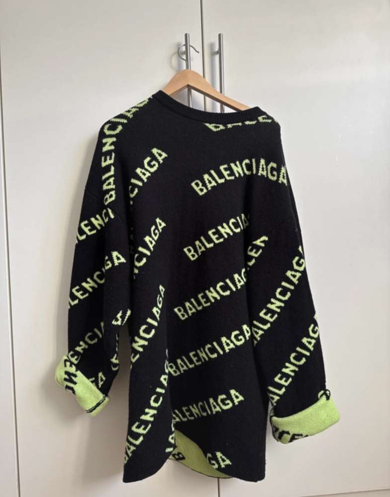 Balenciaga sveter