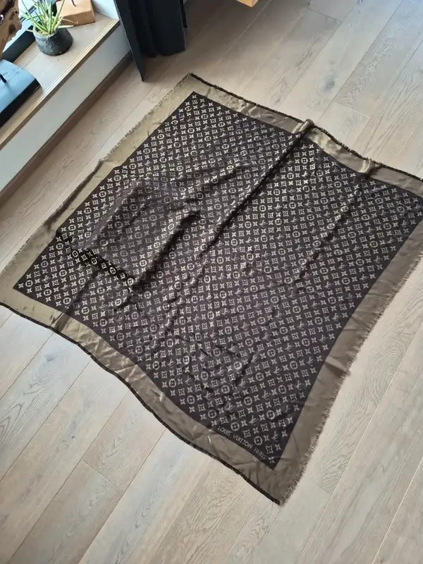 Louis Vuitton Monogram Lurex Shine Shawl Brown