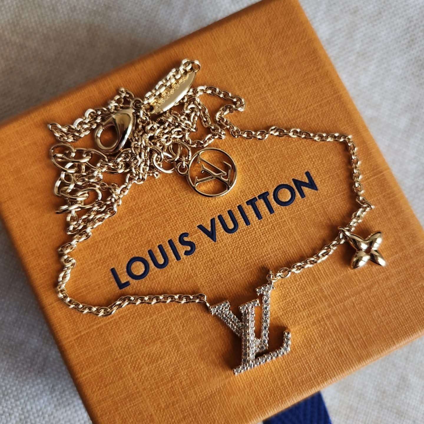 Louis Vuitton Nahrdelnik